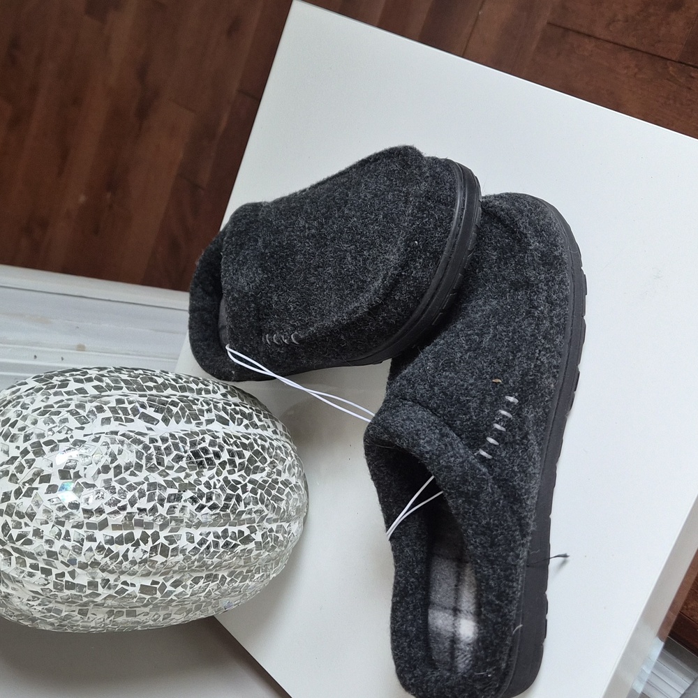Dearfoams Men's Cozy Gray Slippers NWOT
